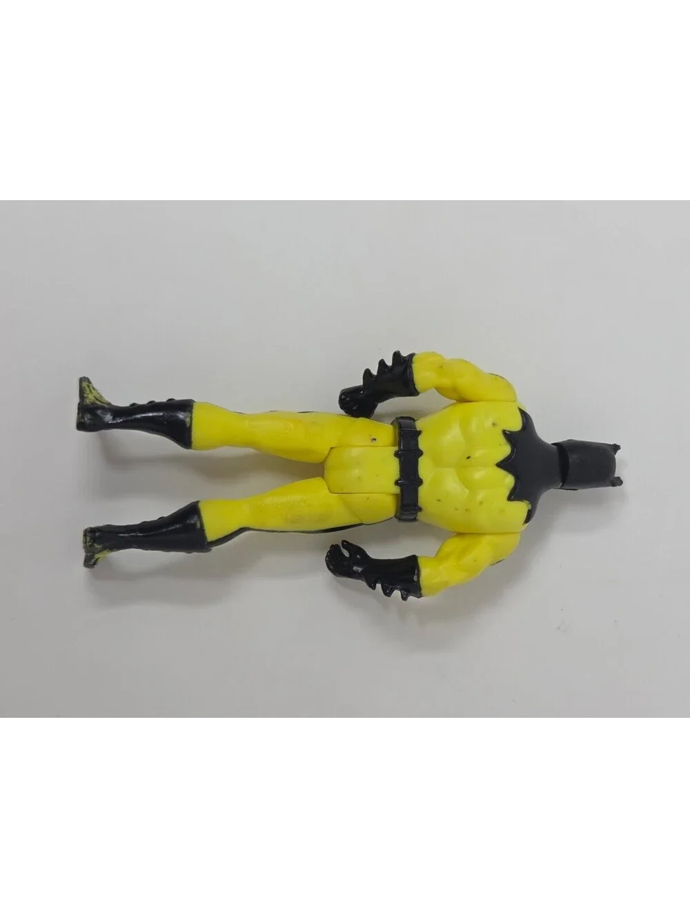Kenner 1990 DC Comics Batman Action Figure Yellow And Black Suit w/ Utility Belt